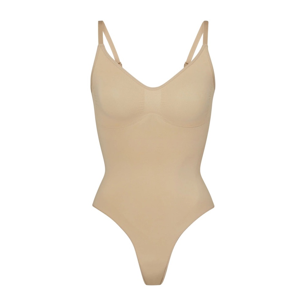 Skims Sculpting Thong Bodysuit - Clay (S/M)